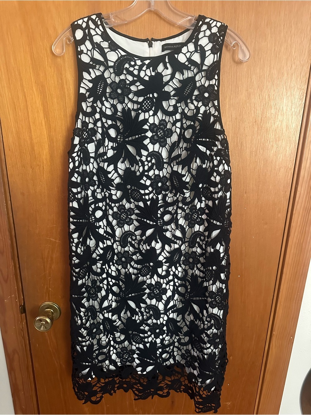 Banana Republic Black Lace Floral Scallop Sheath Dress16 White Chase Cocktail